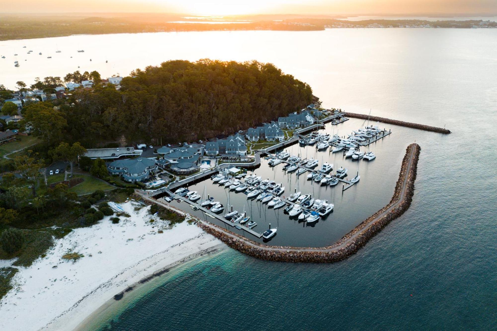 Hotel Anchorage Port Stephens Corlette Exterior foto
