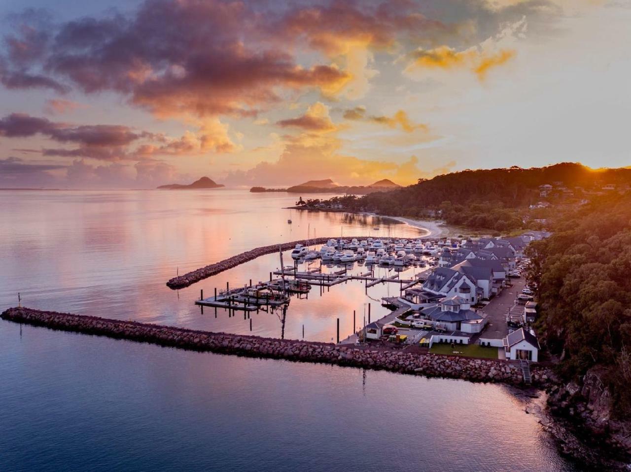Hotel Anchorage Port Stephens Corlette Exterior foto